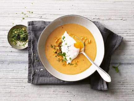 Rote Linsensuppe mit pochiertem Ei
